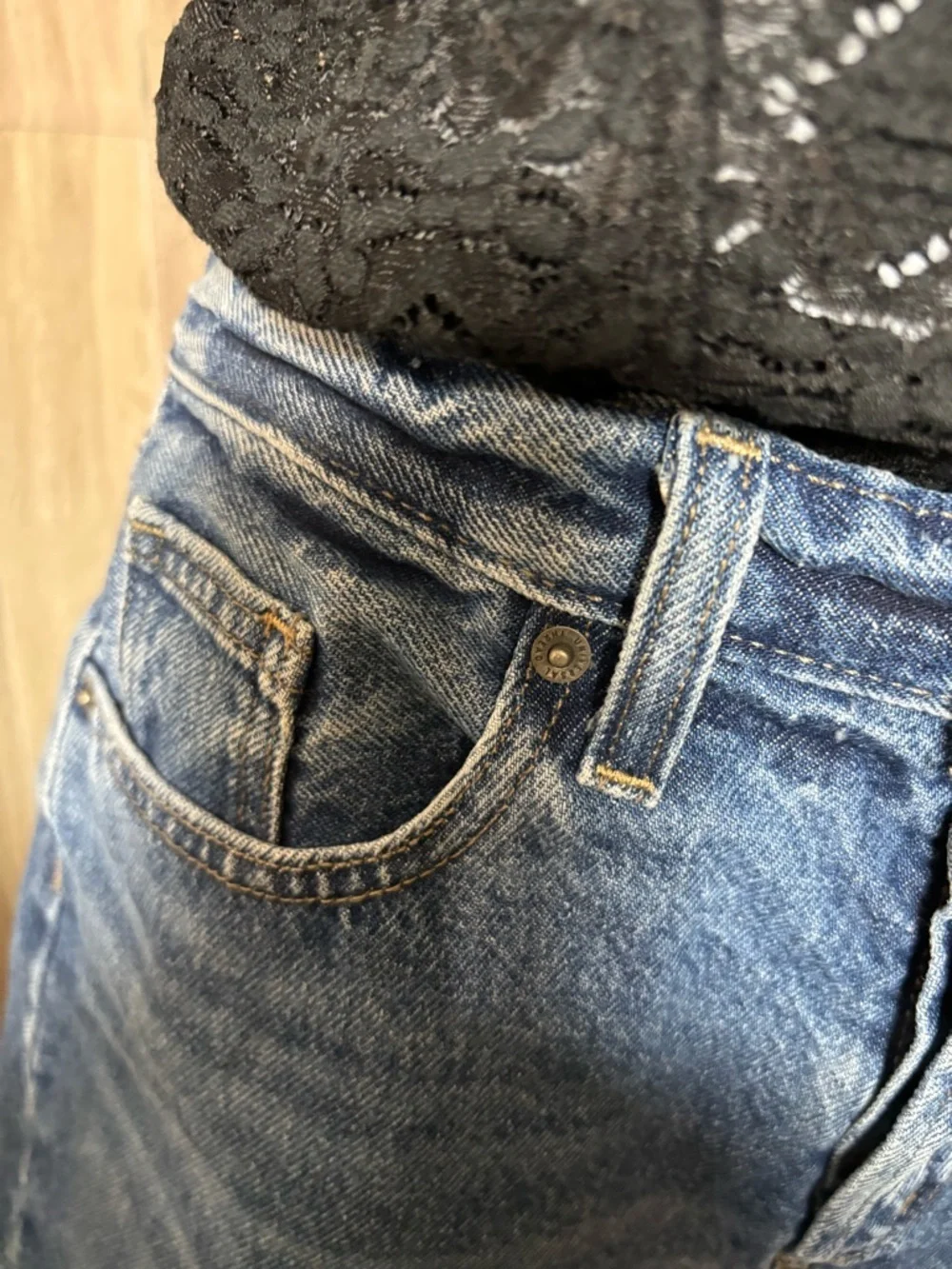 Universal Thread Blue Mid-Rise 90’s Baggy Distressed Denim Shorts